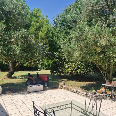 Holiday home Longere Charentaise 180m2 Avec Jardin Et Terrasse