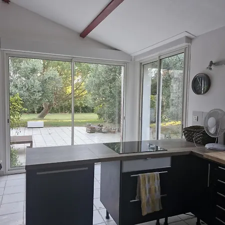 Longere Charentaise 180m2 Avec Jardin Et Terrasse