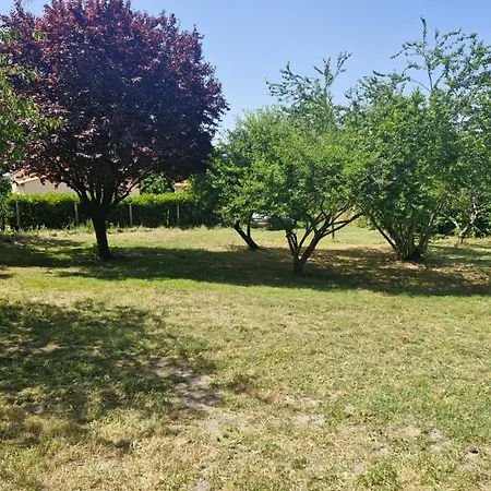 Longere Charentaise 180m2 Avec Jardin Et Terrasse Holiday home