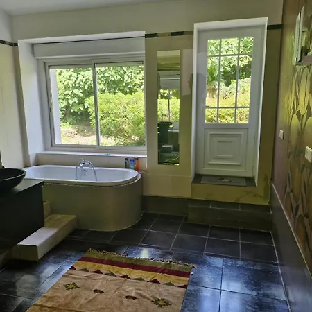 Longere Charentaise 180m2 Avec Jardin Et Terrasse * Berneuil (Charente)