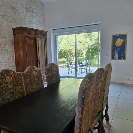 Longere Charentaise 180m2 Avec Jardin Et Terrasse Holiday home *
