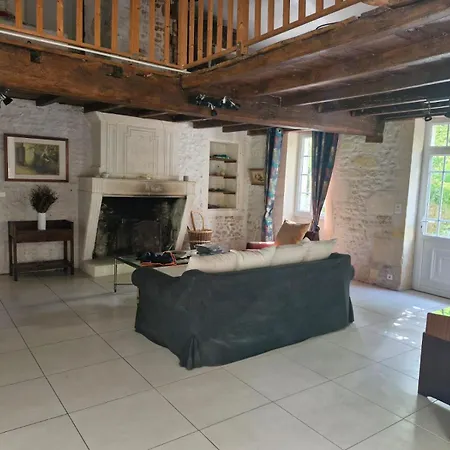 Longere Charentaise 180m2 Avec Jardin Et Terrasse Holiday home Berneuil (Charente)